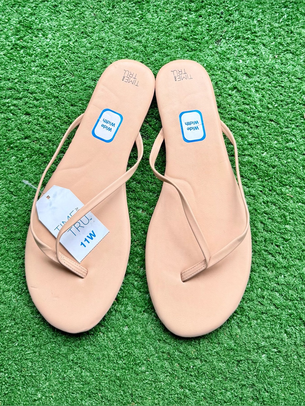 Time and Tru NWT Nude Beige Minimalist Thong Sandals Wide Width Women's US 11W